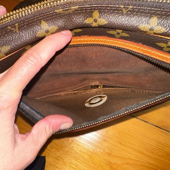 Authentic Vintage Louis Vuitton Saint Germain 28 - Picture 13 of 16